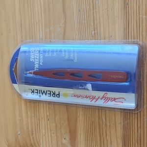 Sally hansen Premier Swiss point tip tweezers